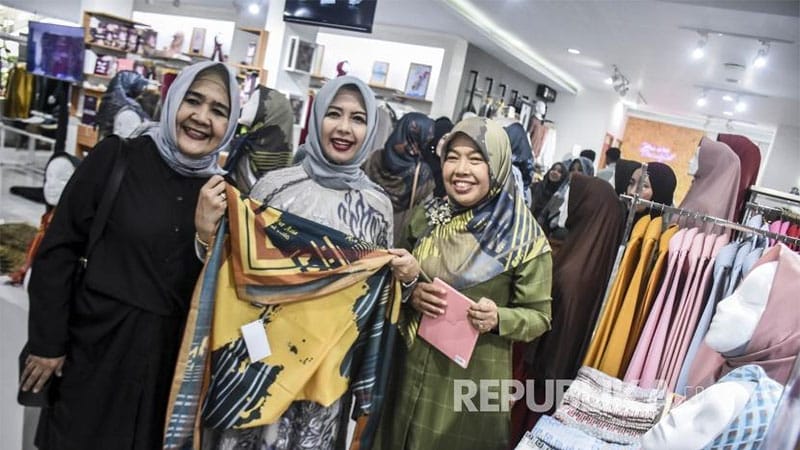 Buka Store Baru, Elzatta Hijab Bagi-Bagi 1099 Hijab Gratis