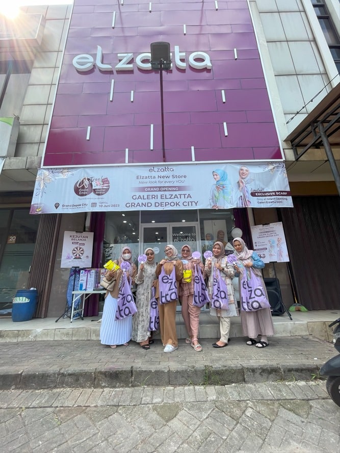 Gerai Elzatta Hijab di Grand Depok City Sabtu (10/08/2023), Elzatta Fams beramai-ramai mendatangi New Opening Store Elzatta.