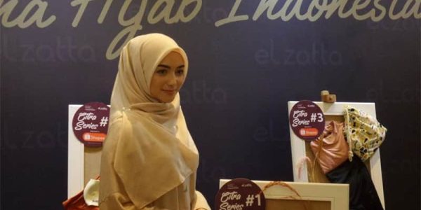 Bergaya dengan Busana Muslim Basic Ala Citra Kirana