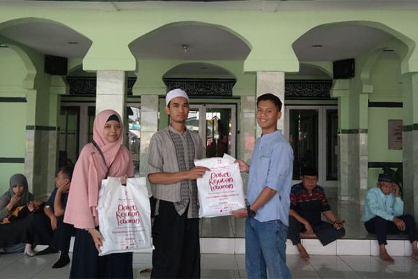 Jelang Idul Fitri 1439 H, Elcorps Berbagi 530 Paket Sembako dan Paket Mukena Sejadah