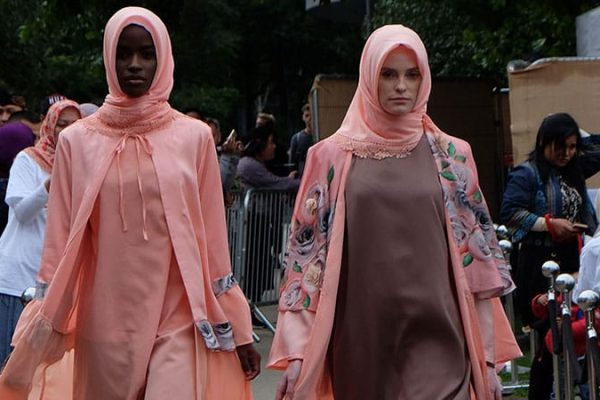 Elcorps Kembali Gelar Fashion Show Elzatta dan DAUKY di Indonesian Weekend 2017 Potter Field, London
