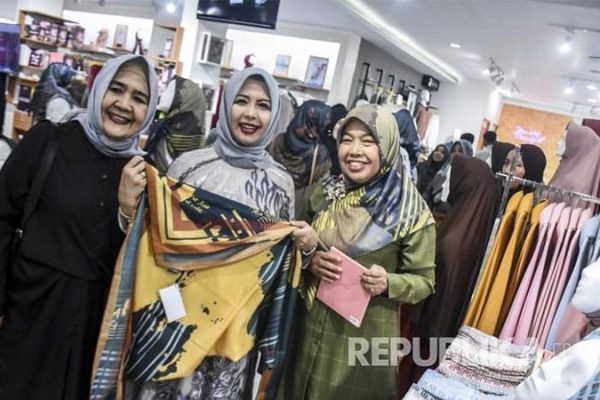 Buka Store Baru, Elzatta Hijab Bagi-Bagi 1099 Hijab Gratis