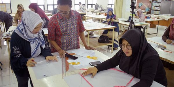 KUPAS TALAS Sebagai Solusi Transformasi Bisnis UMKM Fesyen Muslim di Indonesia