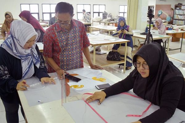 KUPAS TALAS Sebagai Solusi Transformasi Bisnis UMKM Fesyen Muslim di Indonesia