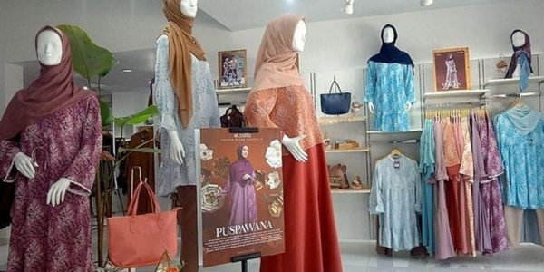 Koleksi Terbaru Elzatta, Puspawana, Buat Penampilan Hijaber Makin Feminin