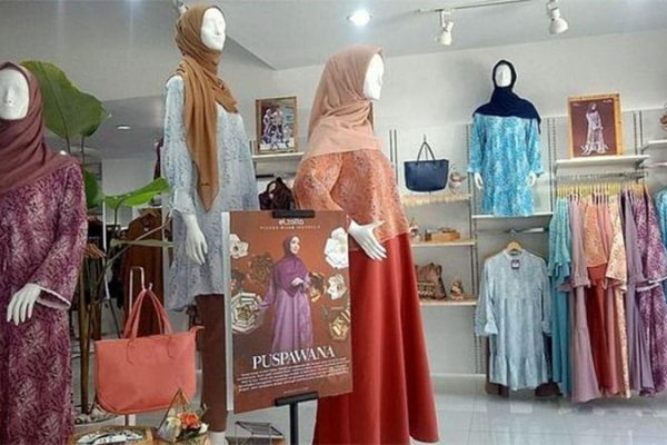 Koleksi Terbaru Elzatta, Puspawana, Buat Penampilan Hijaber Makin Feminin