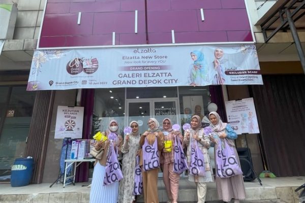 Gerai Elzatta Hijab di Grand Depok City Sabtu (10/08/2023), Elzatta Fams beramai-ramai mendatangi New Opening Store Elzatta.